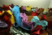 METAFORA көтерме саудасында тері сөрелерінің арасындағы дәліз